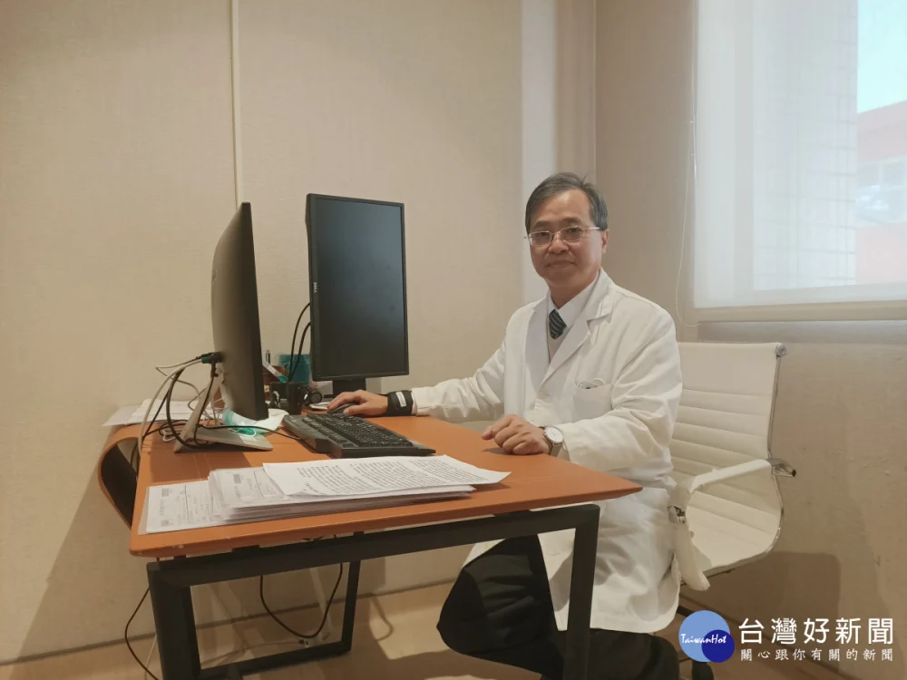 吃年菜也要看「藥」臉色？抗凝血劑服用者的安心飲食指南。
圖2：尹居浩主任看診。