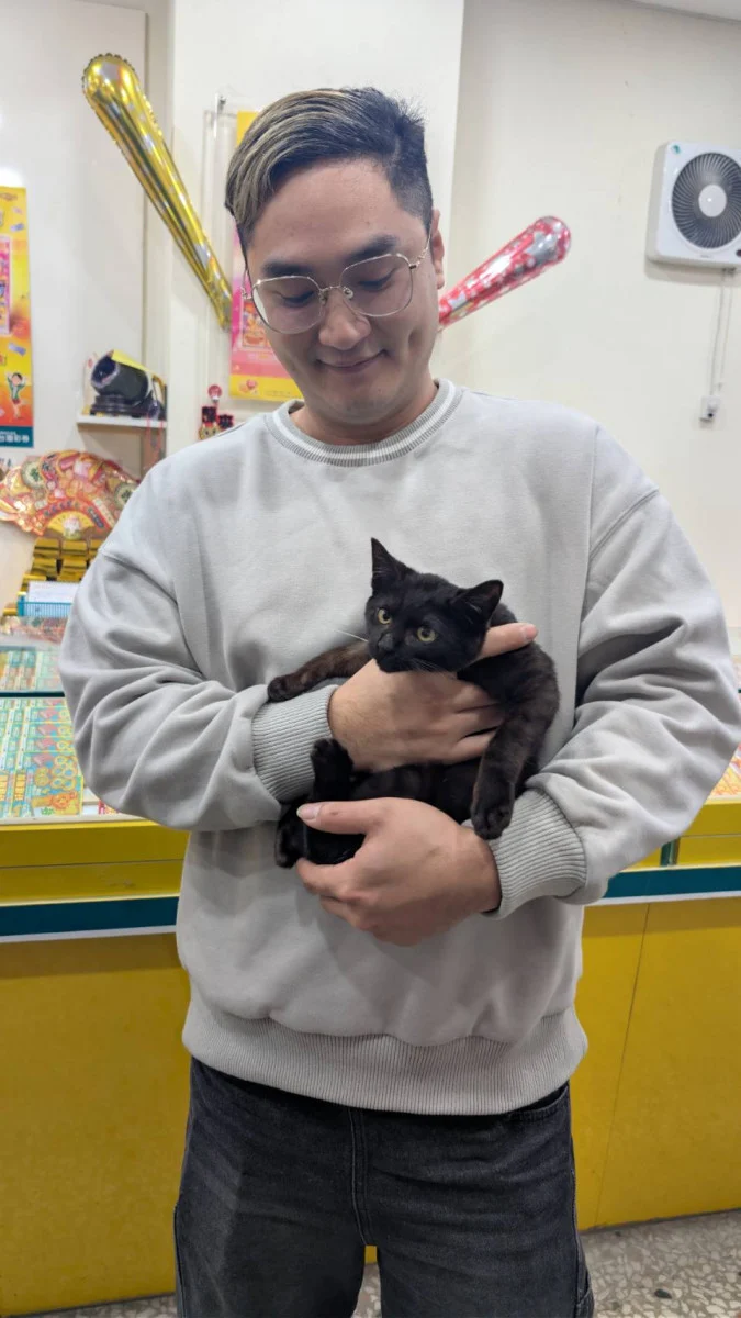 黑貓報恩！台中廚師救助流浪貓　幸運刮中百萬創業金