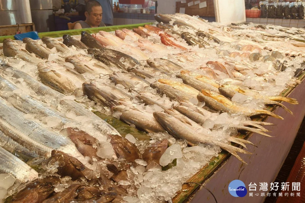 竹圍及永安漁港為桃園市重要漁產品直銷中心以及觀光漁市，9天春節連假天天營業魚貨產品充足。