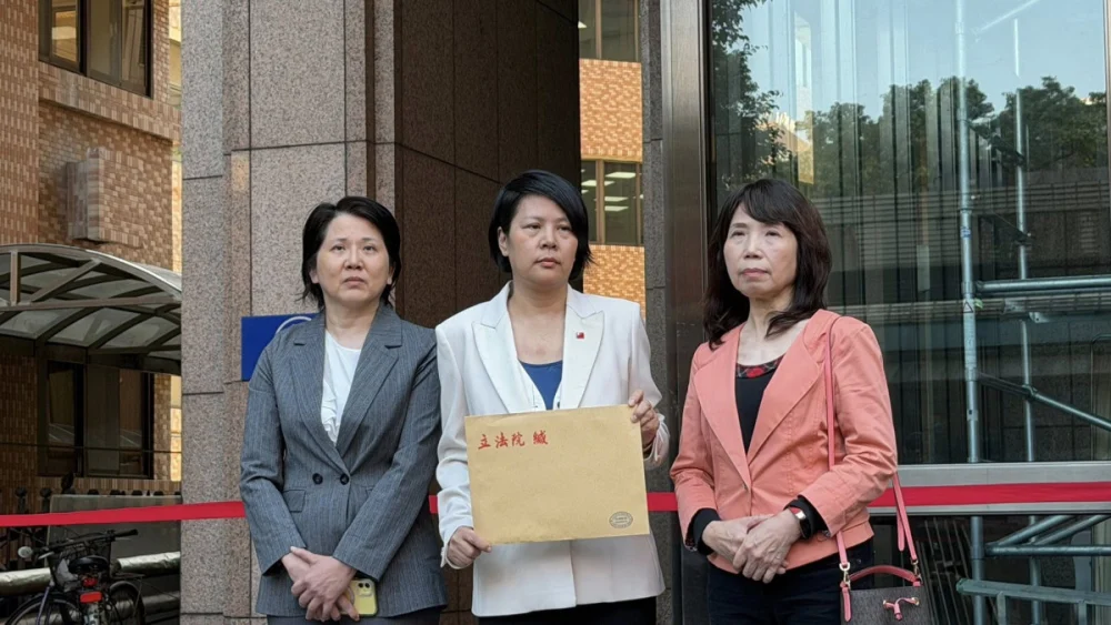 台灣民眾黨新科不分區立法委員李貞秀（中）。（圖／翻攝自李貞秀Facebook）