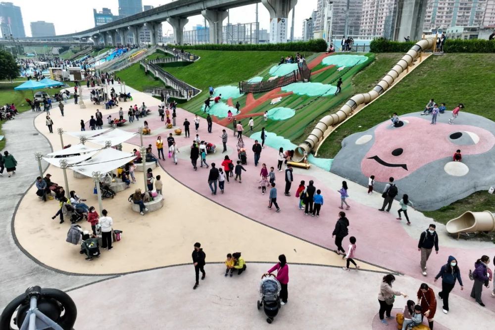 新北河濱公園走春踏青 新店陽光運動公園河津櫻花綻放