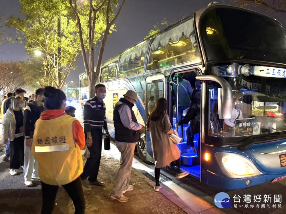 中台灣燈會倒數湧人潮 中市交通局籲搭免費接駁車省時又便利
