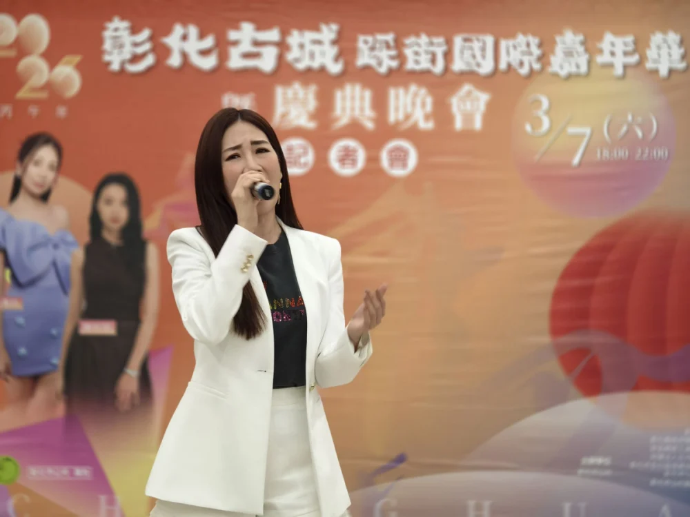 知名女歌手向蕙玲為彰化市3月7日的半線古城慶典之都晚會踩排獻唱。圖/記者鄧富珍攝