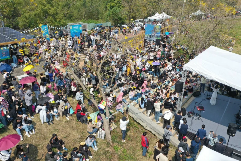 嘉義市府去年推出「潮風鈴˙野餐音樂市集」，2天吸引超過10萬人次。（圖：資料照／嘉義市府提供）