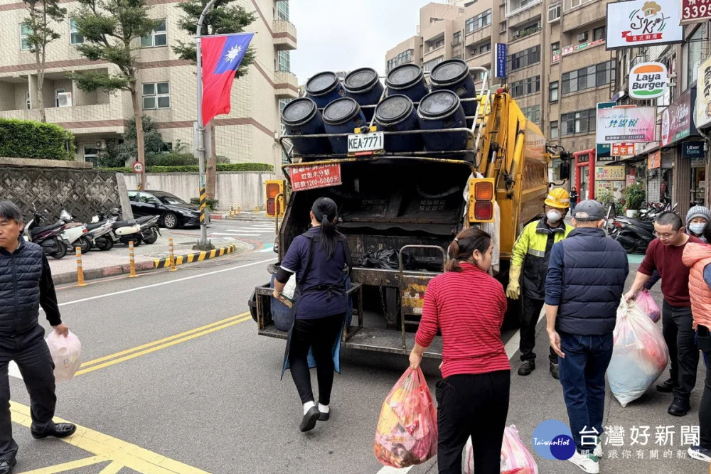 桃園清潔隊服務不打烊,228連假收運正常。