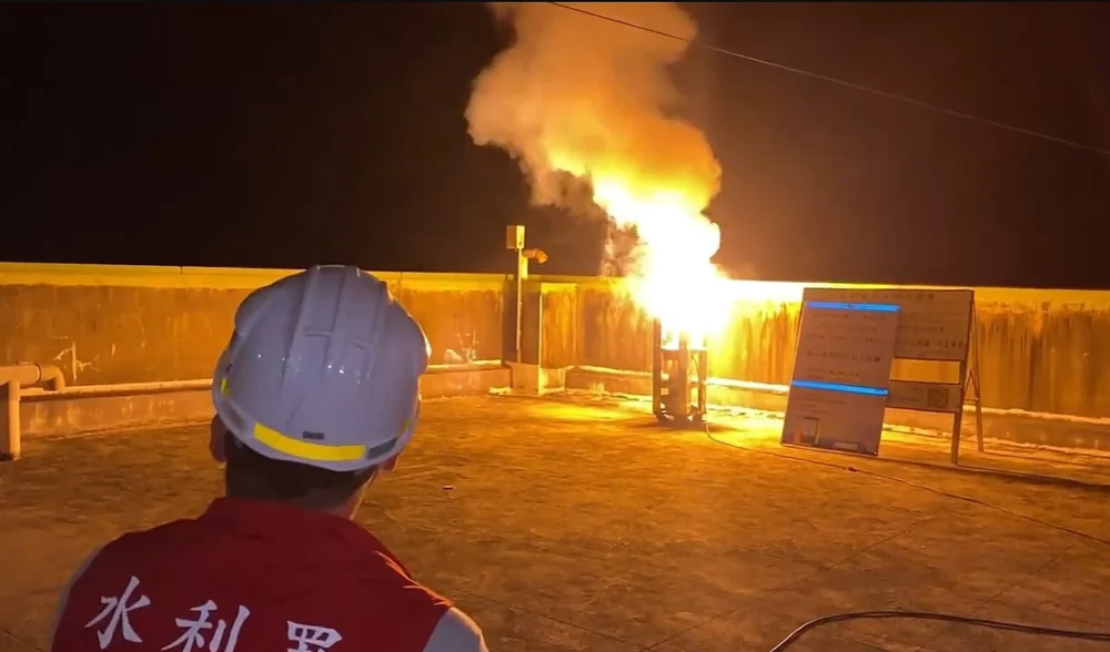 北區水資源分署於石門水庫（霞雲）及寶二水庫執行人工增雨作業，盼挹注水庫蓄水量、穩定枯水期供水。