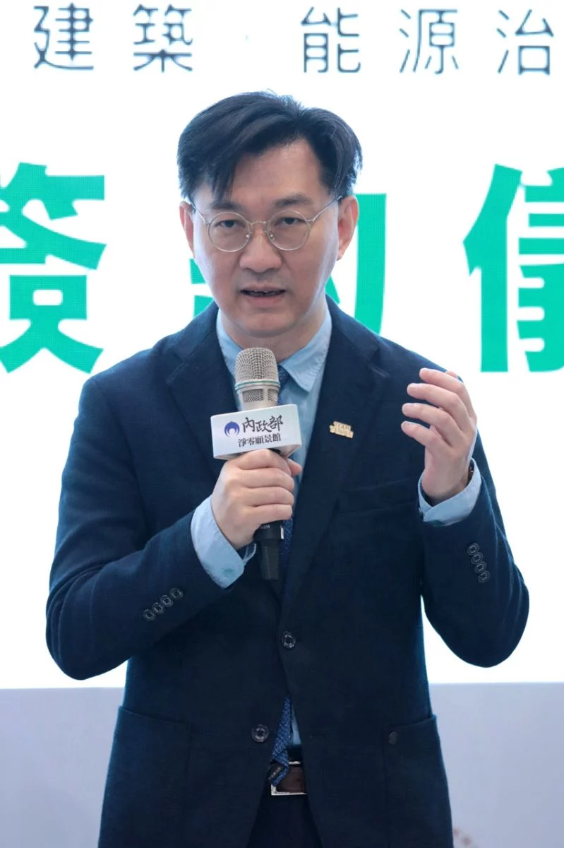 圖/董建宏次長說明推動淨零建築與能源轉型方向。(台智盟 提供)