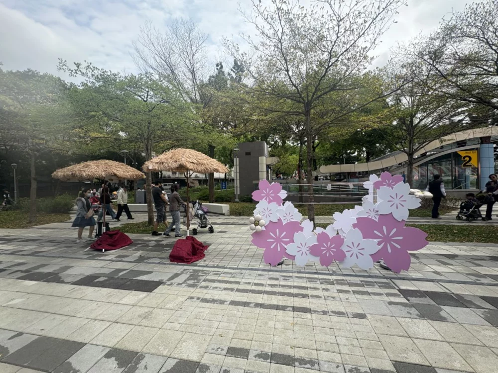 土城櫻花生活節登場 海山廣場變身春日新地標