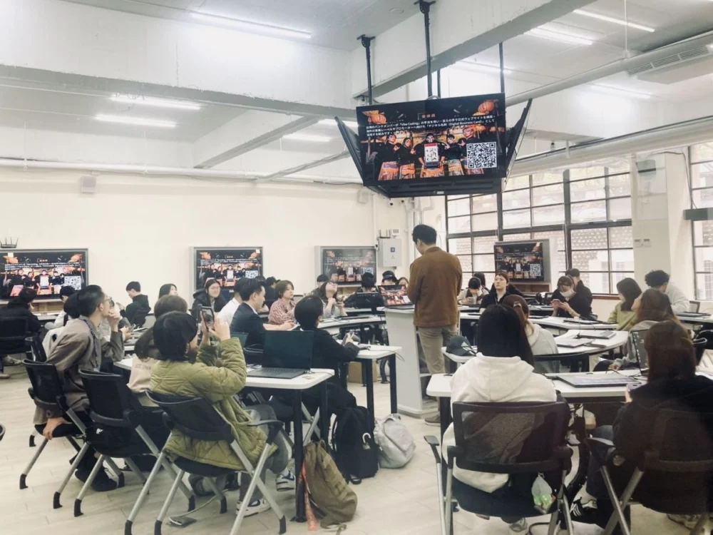 圖／東海長年推動教育創新與社會參與，不僅獲行政院頒授「國家永續發展獎」，近期也在企業評比中表現亮眼，包含104《大學品牌力》建築設計領域私校第一、《遠見雜誌》「企業最愛實習生」蟬聯中部私校第一。（東海大學提供）