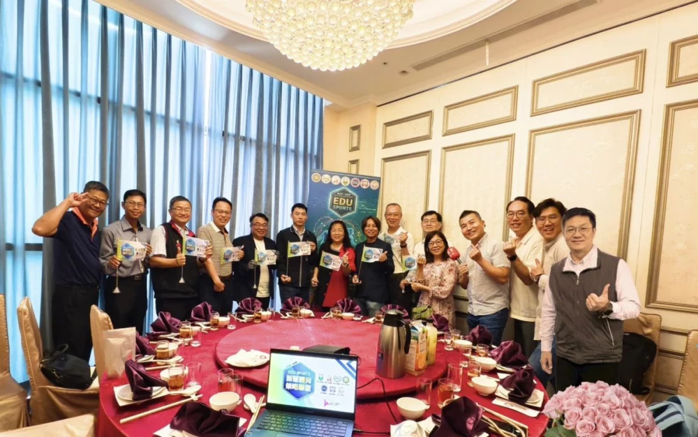 圖／新成國小林益興校長(左5)表示，這個計畫串聯四縣市七校，攜手北教大、東海大學等學術資源，開啟體育教育數位轉型新里程。（東海大學提供）