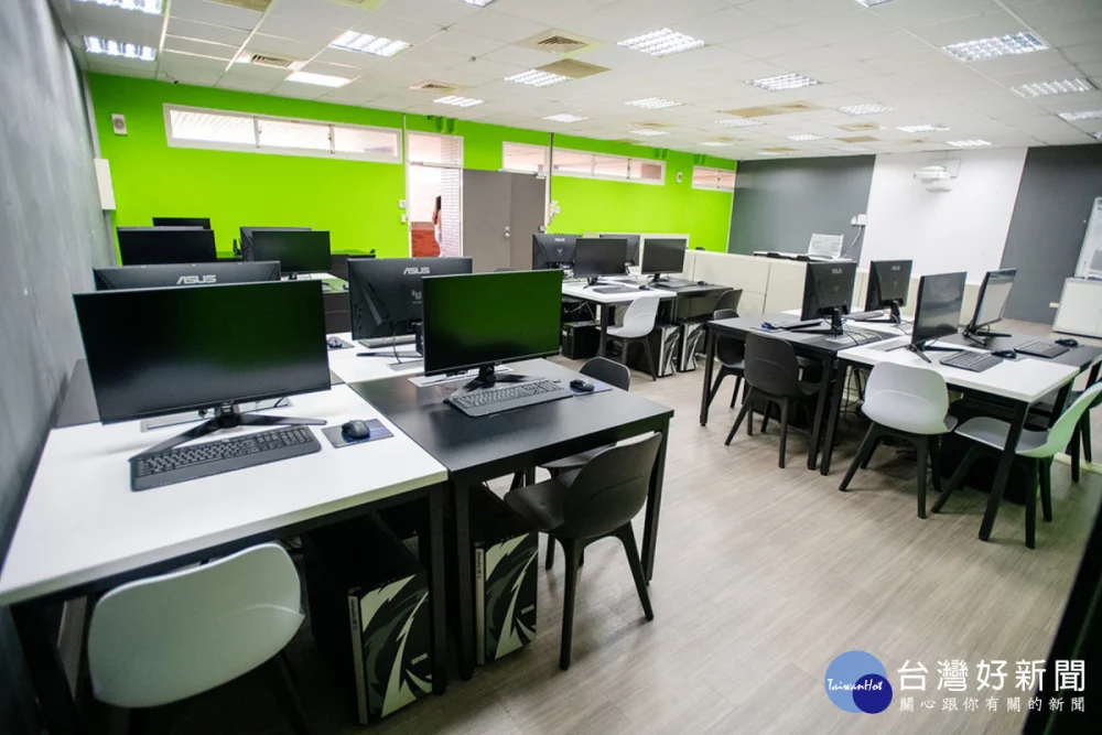 資設院建置合頂石教室。