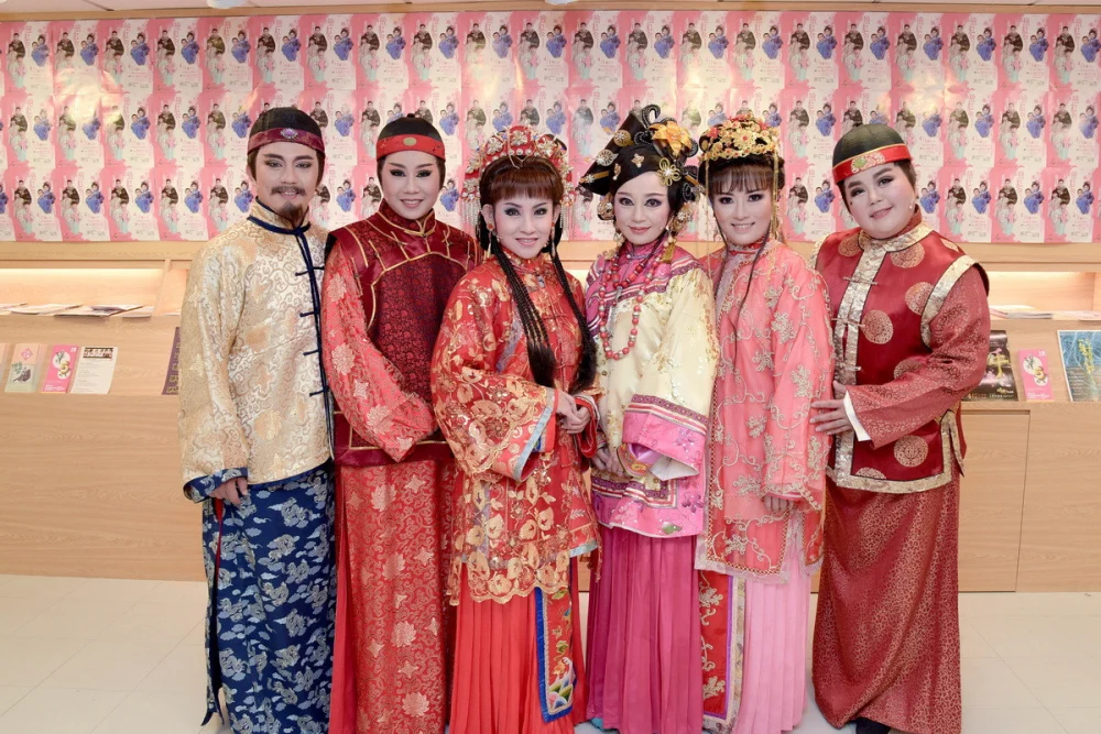 跨世代攜手獻藝唱響歌仔戲新篇章，《撿紅包》3/14浪漫登場。