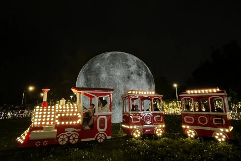 「2026桃園燈會」2月25日盛大開幕，引爆228連假熱潮，開幕5天破65萬人次。


” style=”width:100%; height:auto; display: black;”/></p>
<h4 style=