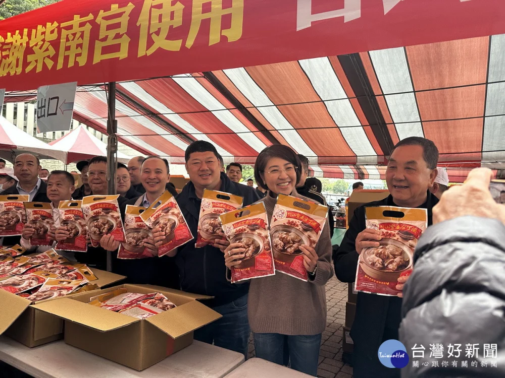 所有料理包由卜蜂公司處理。（記者扶小萍攝）