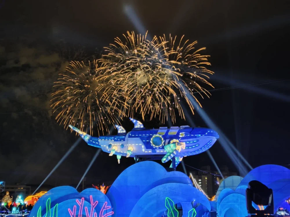 2026台灣燈會由嘉義縣環境保護局規劃的「永續海洋燈區」受到親子遊客熱烈歡迎/嘉義縣府提供