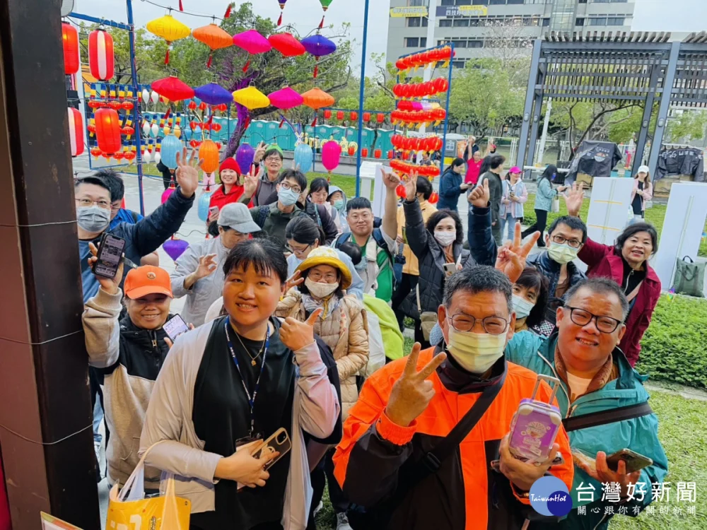 2026台灣燈會期間嘉義縣社會局特別推出行李箱造型限量小提燈／嘉義縣府提供