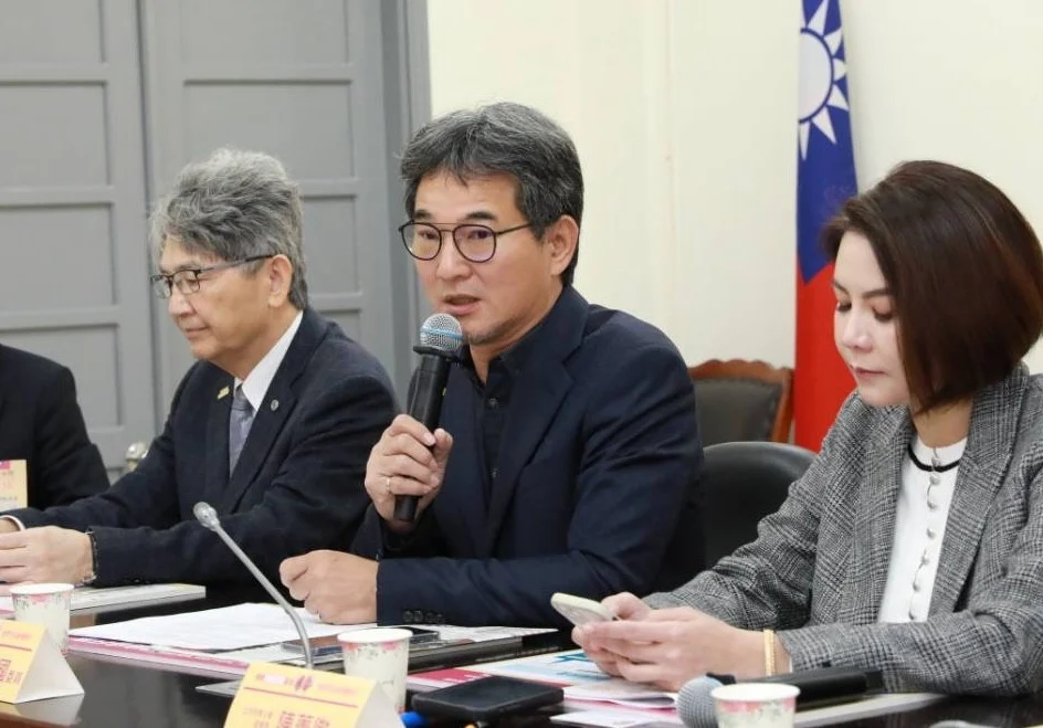 立法院厚生會榮譽會長劉建國委員，應比照Ｃ肝成功模式，推動國家級慢腎防治政策，落實賴清德總統「健康台灣」預防在前的目標。