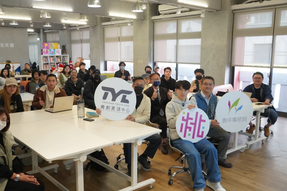 微創變現點-日咖夜酒：Fake Sober的Z世代品牌體驗大合照。