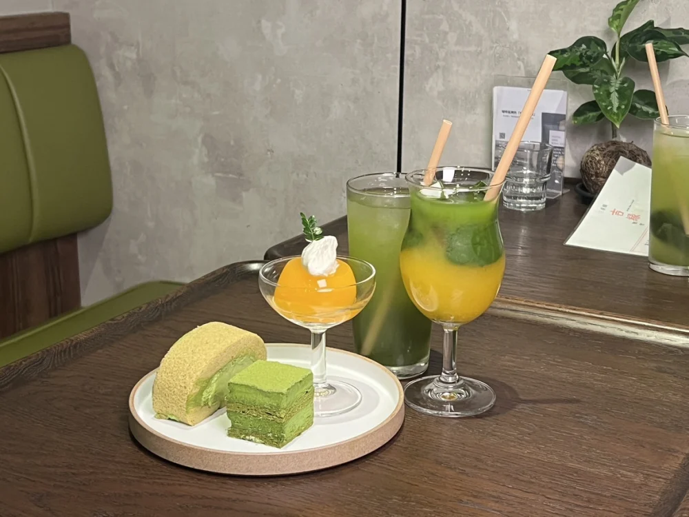 三重縣產伊勢茶、日本酒、蜜柑製作的飲料與點心。