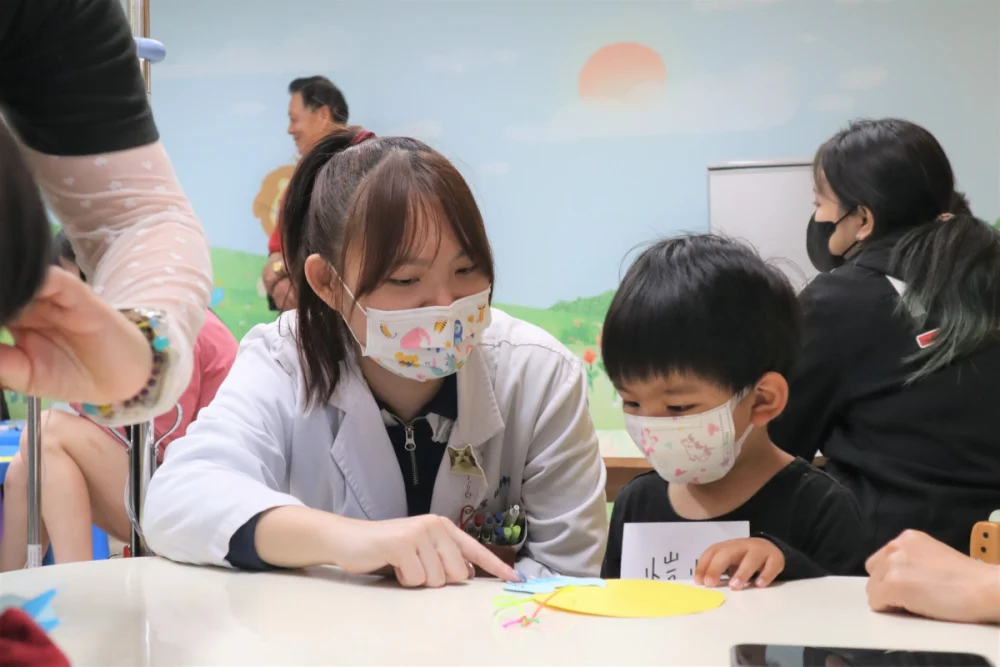 部桃攜手親子館　故事車陪學誠實