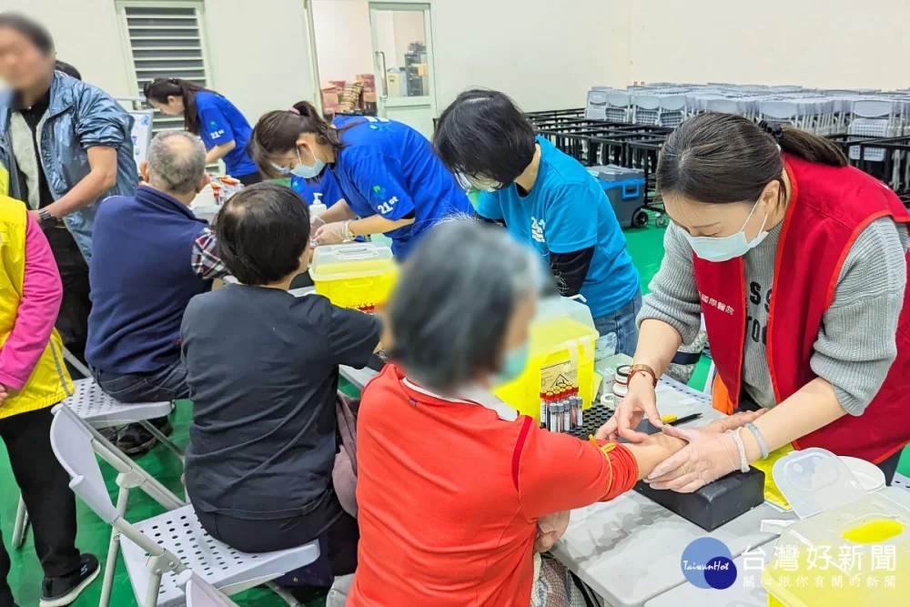 民眾進行成人健檢相關檢查
