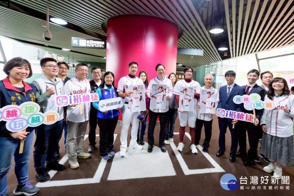 2026挺猿彩繪列車首航大合影。