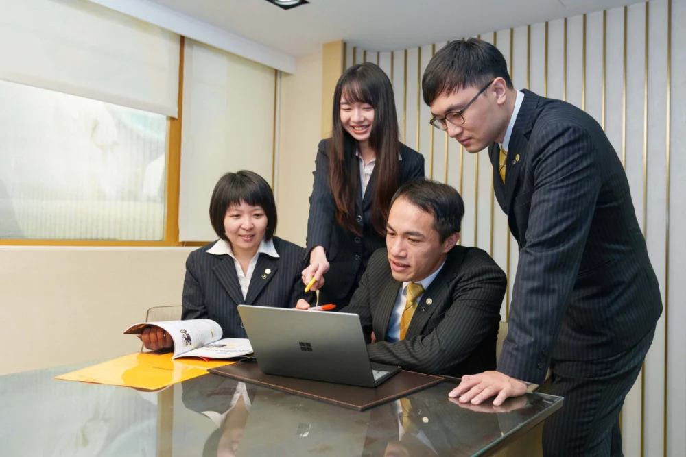 永慶房屋打破房仲業務孤軍奮戰的印象，重視團隊分工，互相協助共同為客戶服務，以提升服務效率。圖片來源：永慶房屋