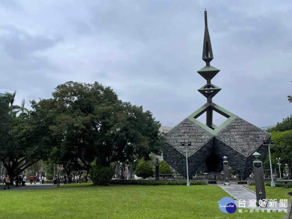 晴熱如夏高溫35度！　明起鋒面挾雷雨南下