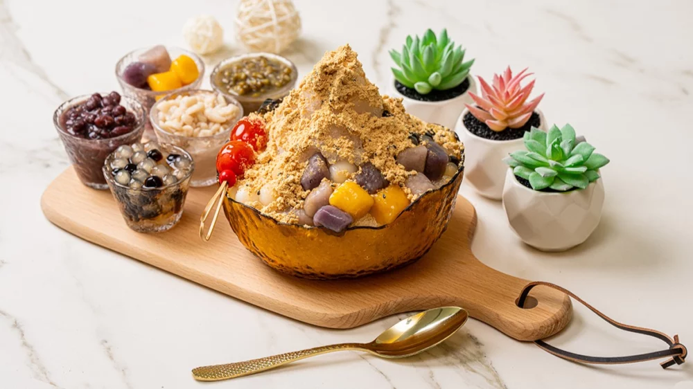 圖／大葉高島屋涼夏生活樂園，推出多款清爽冰品，B1F滋粒冰果室，購買懷舊麵茶冰，即享9折優惠。（大葉高島屋提供）