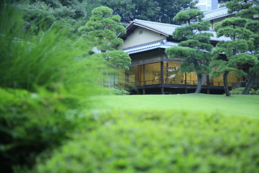  圖／壺中庵。靜靜佇立於八芳園庭園內的歷史建築，體驗與四季自然共生的現代美學空間。（八芳園（HAPPO-EN） 提供）