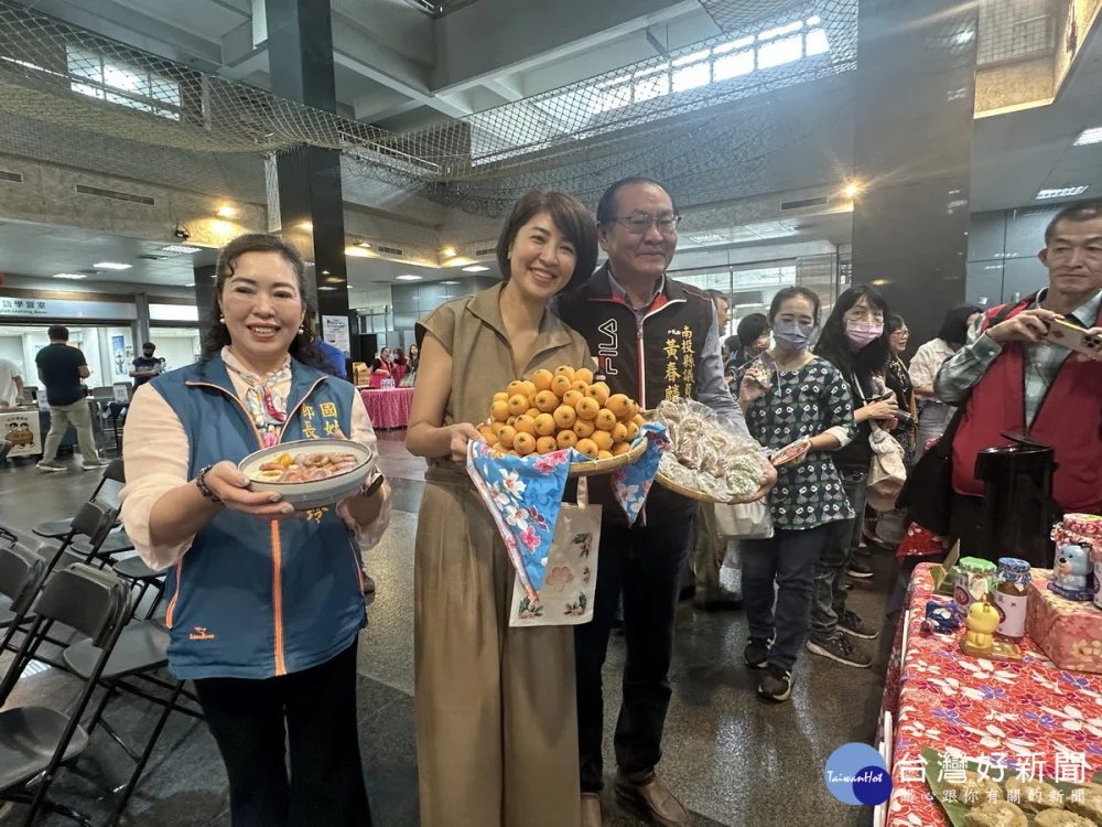 國姓鄉品質優良的枇杷與在地同家美食齊名。(記者扶小萍攝)