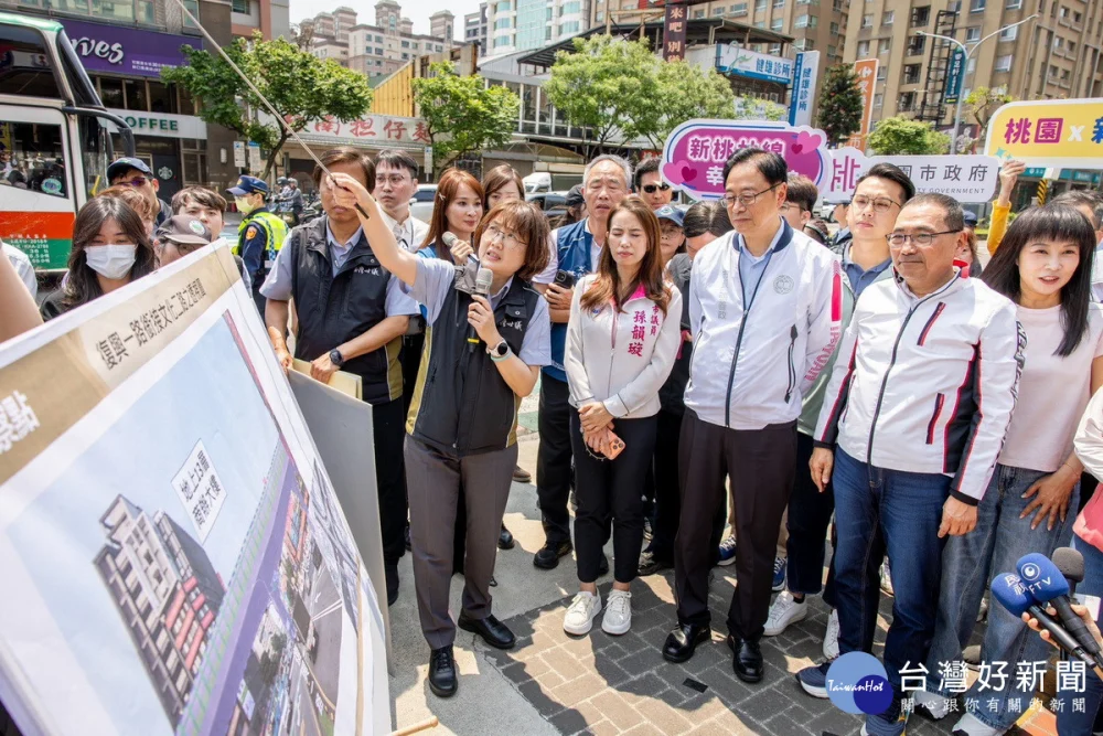 桃園市長張善政與新北市長侯友宜共同勘察「新桃林線」聽取簡報。
