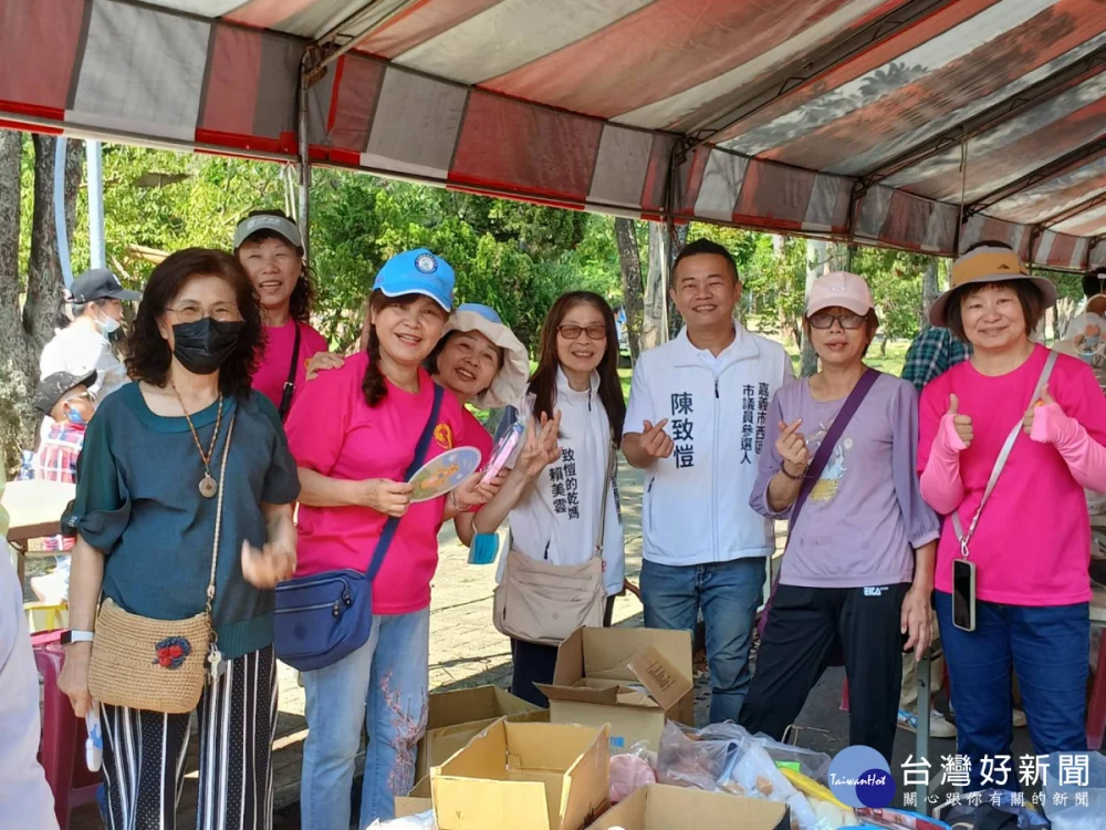 嘉義家扶中心今天舉辦「愛要大聲說出來」親子歡喜園遊會/民眾提供