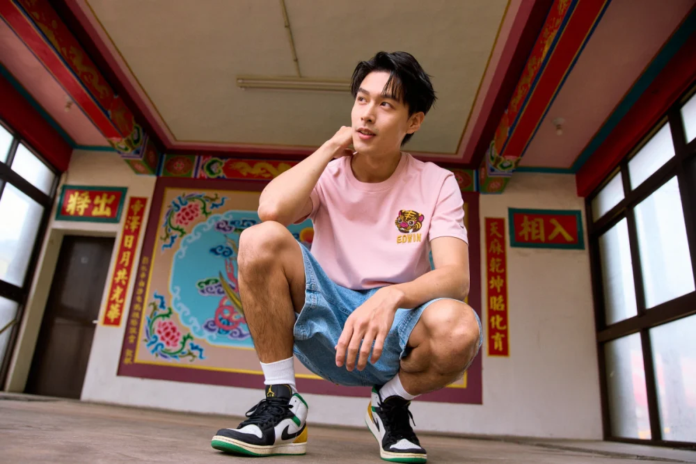 白沙屯微笑虎爺短袖T X鬆緊帶寬版丹寧短褲。