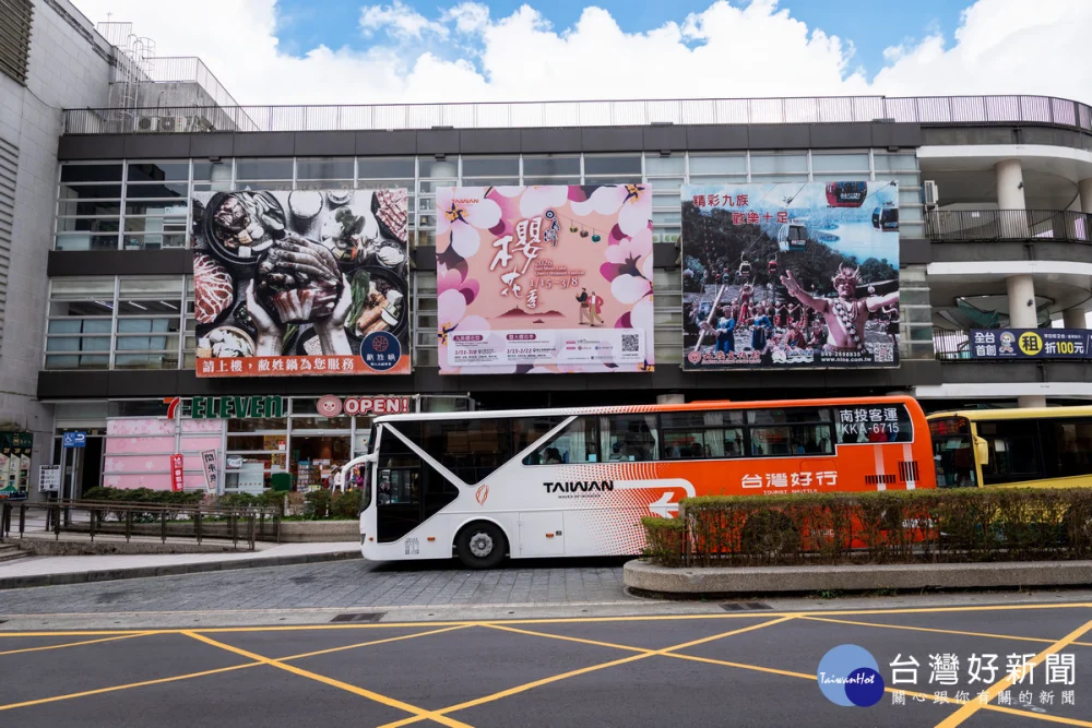 日月潭環湖線從水社綜合商場出發，帶您輕鬆遊覽日月潭。（日管處提供）
