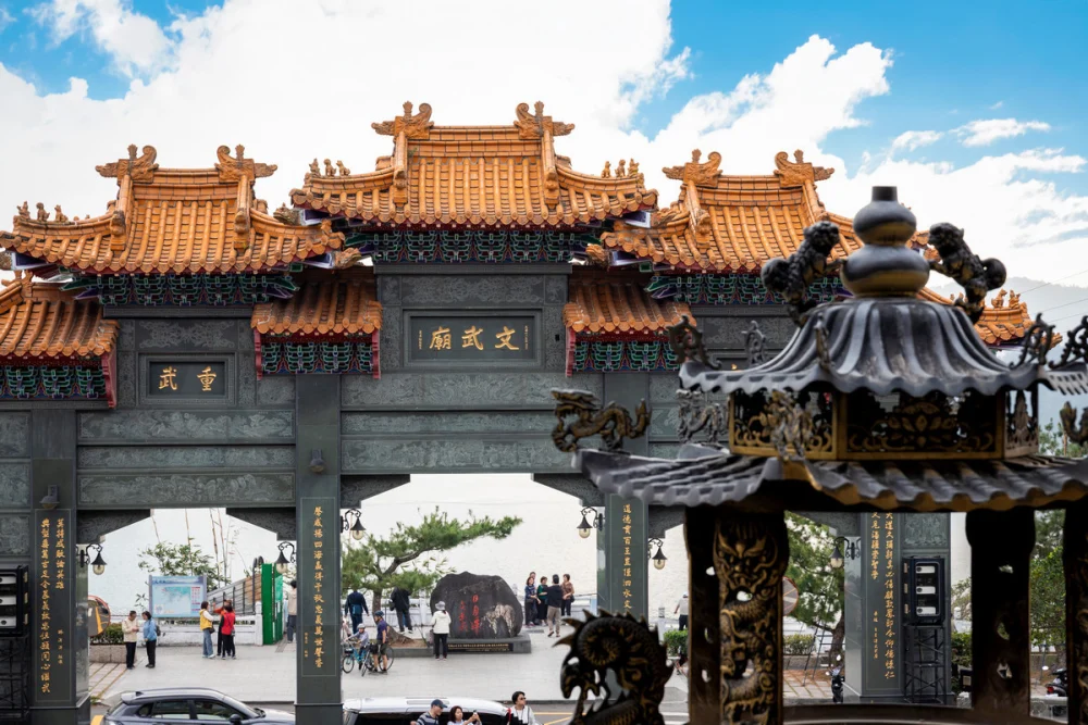 日月潭文武廟氣勢磅礡，背山面湖，可於高處一覽日月潭美景。（日管處提供）