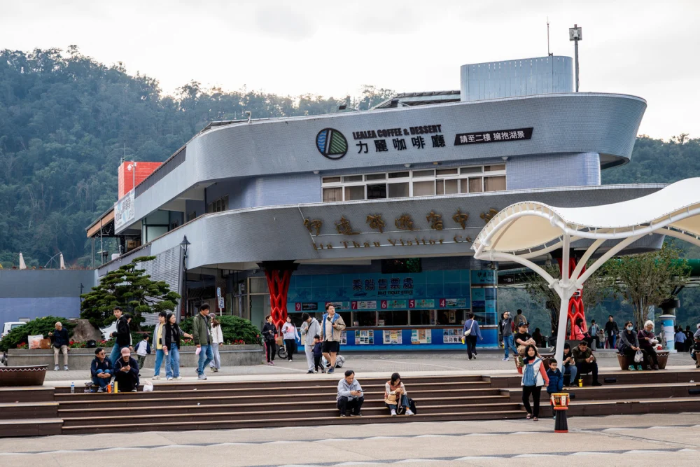 日月潭最具特色的伊達邵碼頭，可於此品嘗原住民在地特色料理。（日管處提供）