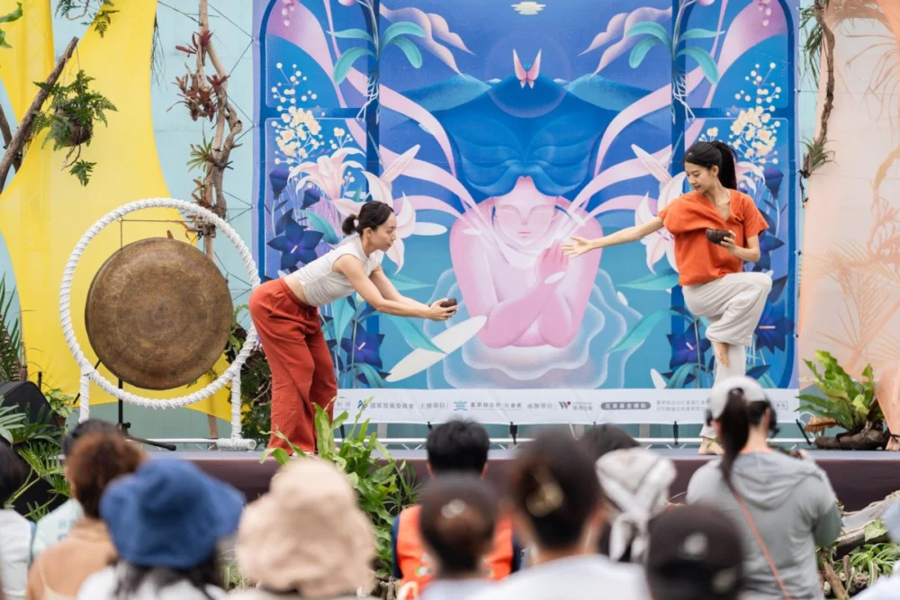 圖／頌缽與舞蹈交織展現身心療癒意象。（臺東縣政府提供）