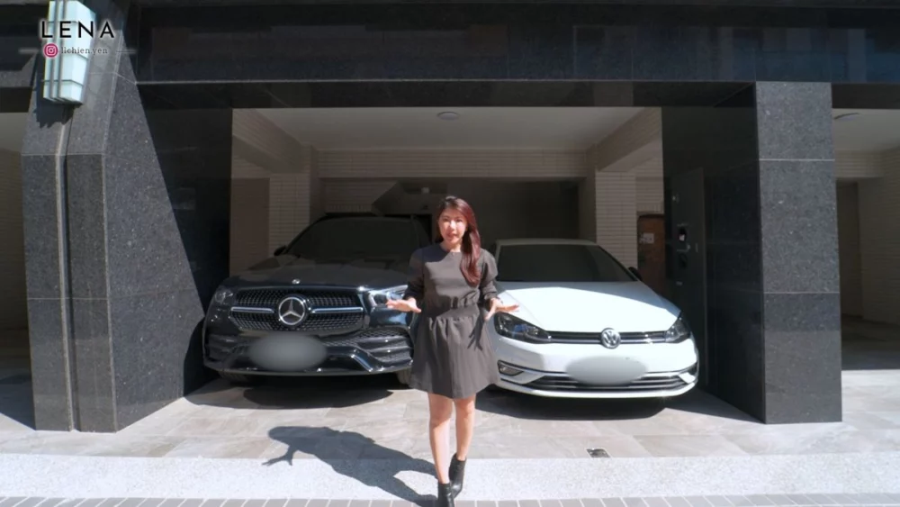 圖／「富霖瑞苑」實景。建築面寬約5米2，輕鬆雙車併排停放；社區型電梯別墅規劃，進門即享尊榮，搭配質感外觀設計與一樓前庭停車，大空間讓生活更舒適便利。（翻攝 YT土地婆麗娜）