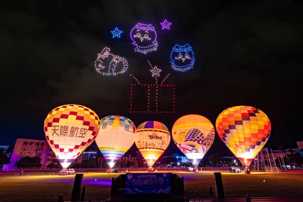 圖／熱氣球光雕音樂會繽紛登場。（臺東縣政府提供）