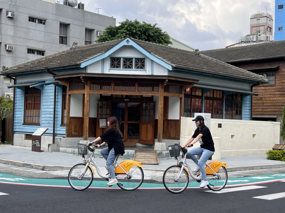 嘉義市公共自行車YouBike自導入以來深受市民與遊客喜愛，累積騎乘人次即將突破1,000萬大關。（圖：資料照／嘉義市府提供）