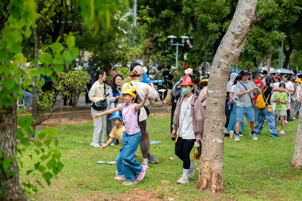 5月首週迎3日連假，嘉義市推出「Pikmin Bloom迷你散步」，帶動文化、觀光與互動體驗交織的城市探索熱潮，短短3日內迎來超過130萬人潮／嘉義市府提供