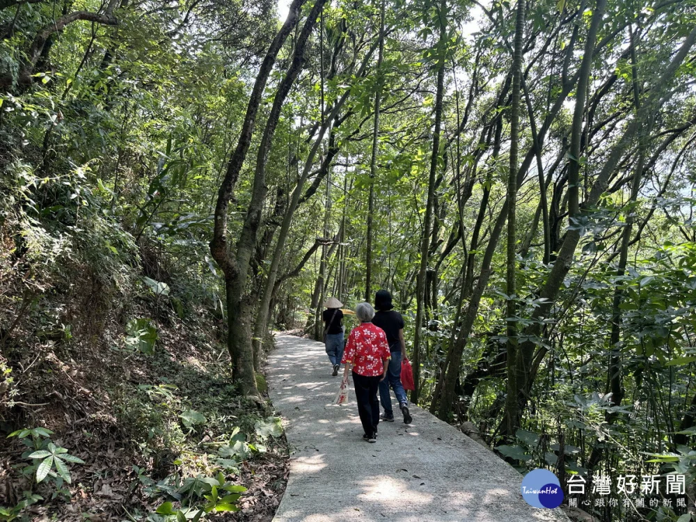 永祿古道全長僅1公里餘漫步其間十分舒 爽。(記者扶小萍攝)