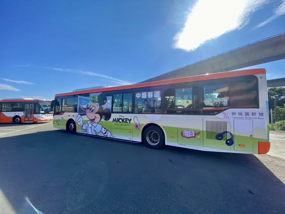 「TAB新桃園幹線」加碼8輛米奇主題公車。