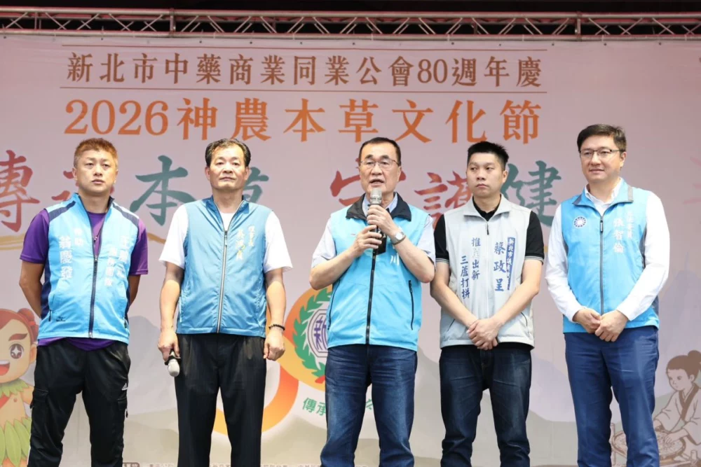 李四川拚敬老卡與AI廊帶　台語發音成攻防焦點