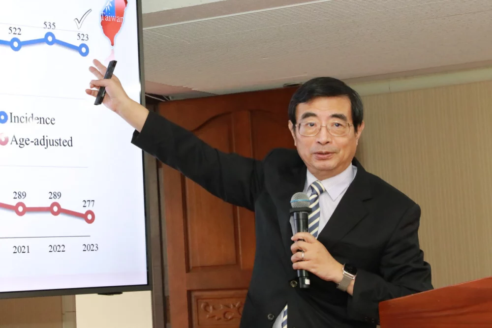 委員會副主任委員、成大醫院內科部教授兼副部主任宋俊明教授表示，健保制度應依據國際臨床指引與醫學實證，讓早期高風險患者於適當時機接受腎臟保護治療。