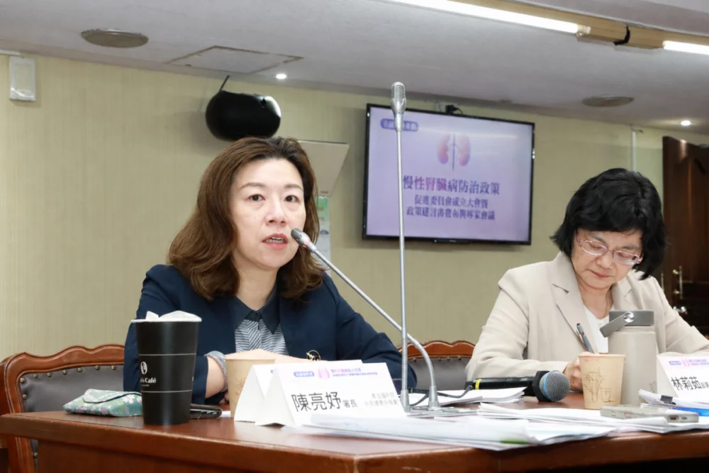 衛生福利部次長林靜儀表示，政府將持續推動慢性腎臟病防治，首要進行跨部會整合各項計畫銜接，同步精進P4P追蹤治療管理，朝健保永續與降低不健康餘命目標前進。