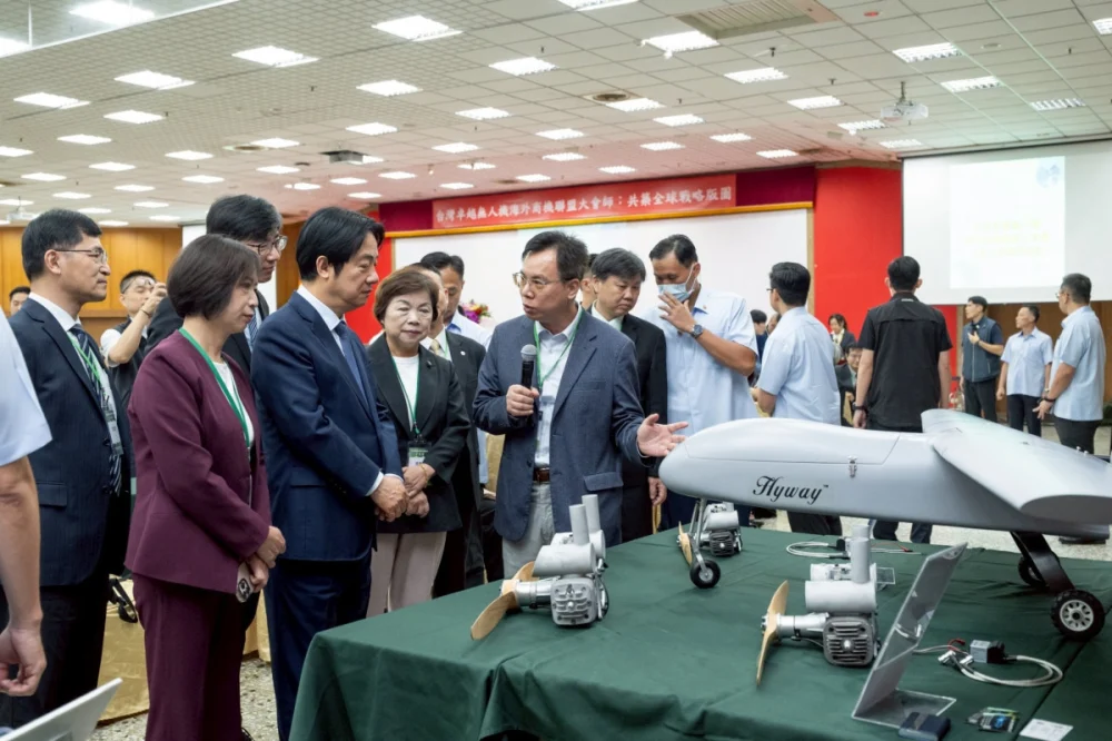 國民黨突髮夾彎提案自家版「無人機特別條例」 轟政院藉機「刷卡換現金」