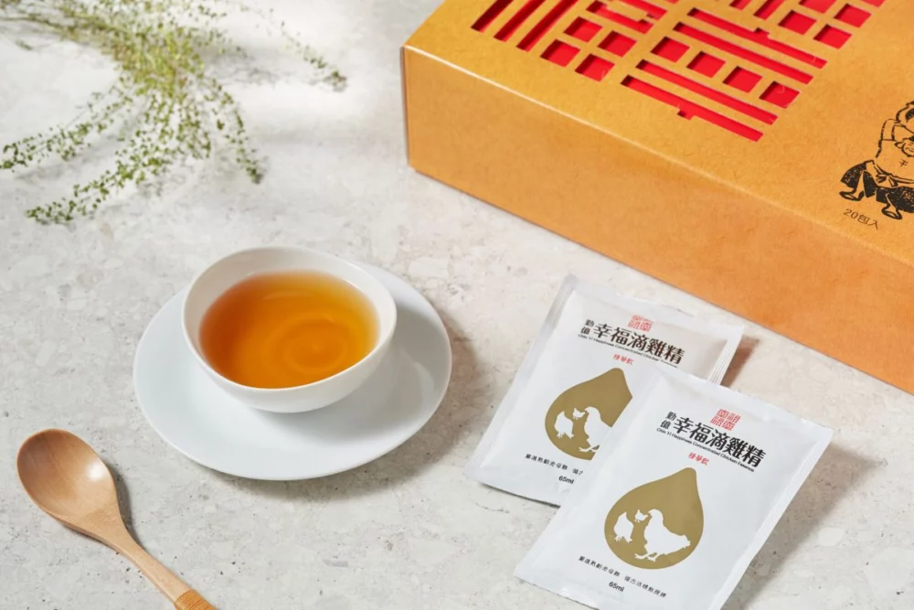 圖／勤億以每2公斤的優質全雞，最終僅能精煉出珍貴的300cc滴雞精，成為各大品牌最信賴的代工與健康堅實後盾。（勤億提供）
