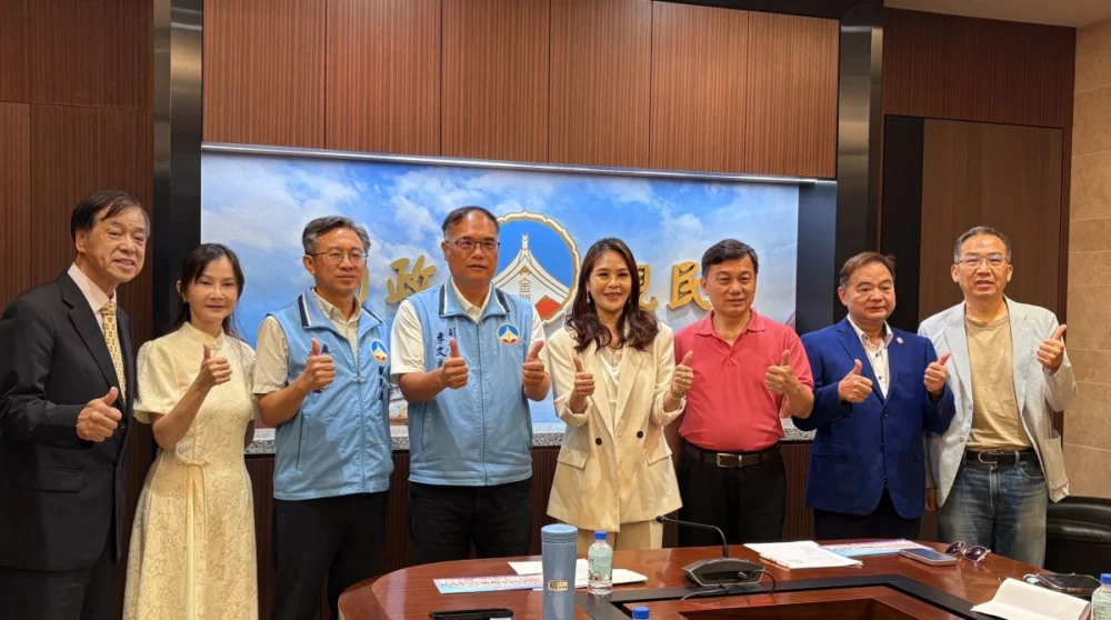 圖／全球城市小姐選拔賽世界主席蕭美萍與中華全球城市選拔協會理事長許錫松、TNA理事長紀皖珍等多人，一同拜會金門縣政府，副縣長李文良親率官員接待。（全球城市小姐活動主辦單位提供)